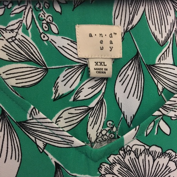 Bell sleeved floral dress-70’s style vibe - Picture 2 of 4